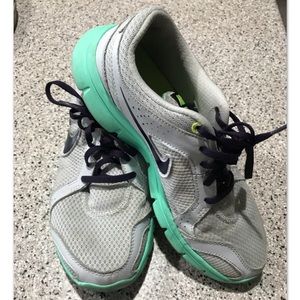 Nike’s size 8 women’s